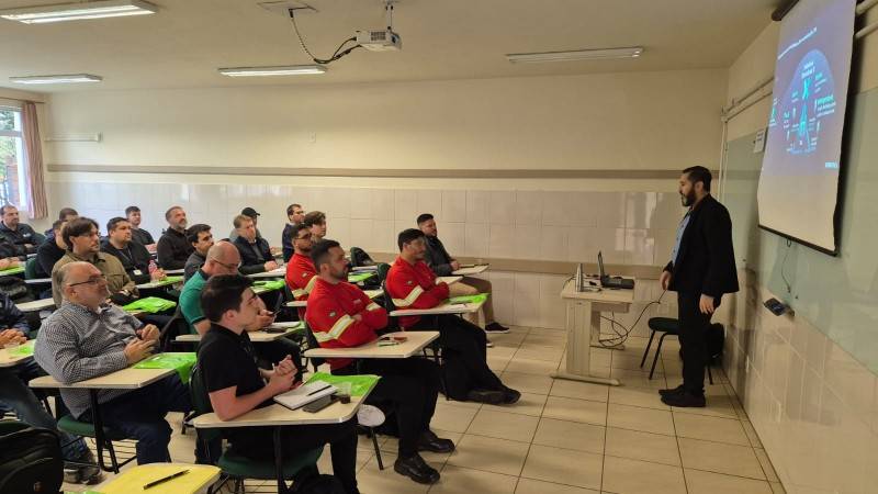 Workshop sobre tecnologias da automação industrial é realizado na UniSatc — foto 1