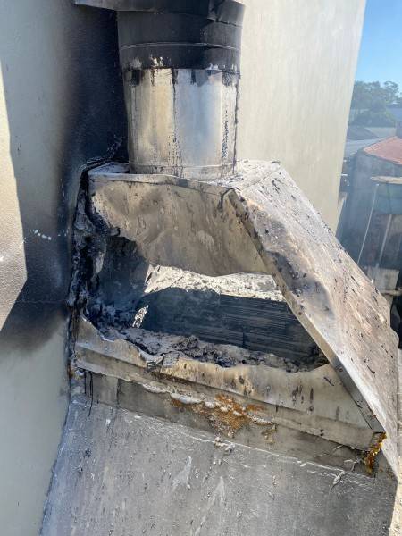 Superaquecimento em churrasqueira provoca princípio de incêndio em restaurante de Passo de Torres — foto 3