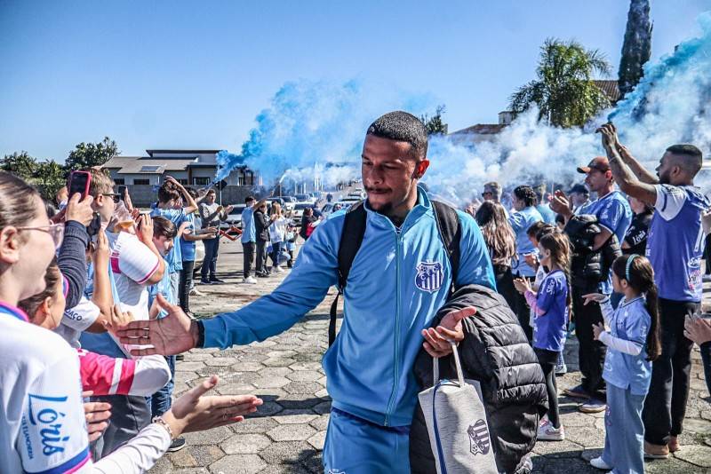 Caravaggio chega para a decisão contra o Juventus com recepção calorosa da torcida — foto 2