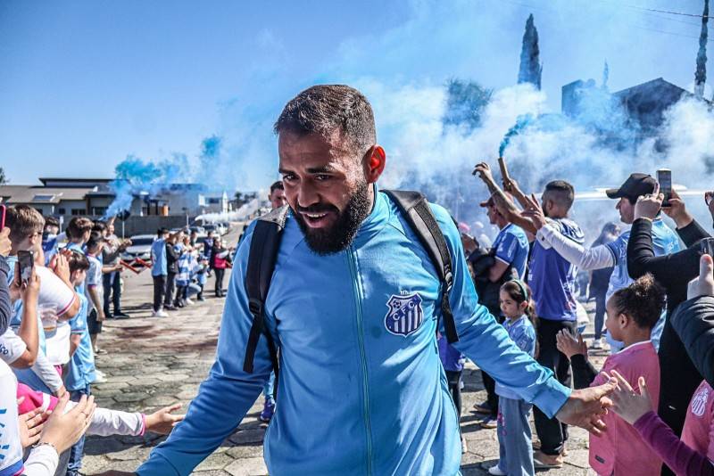 Caravaggio chega para a decisão contra o Juventus com recepção calorosa da torcida — foto 6