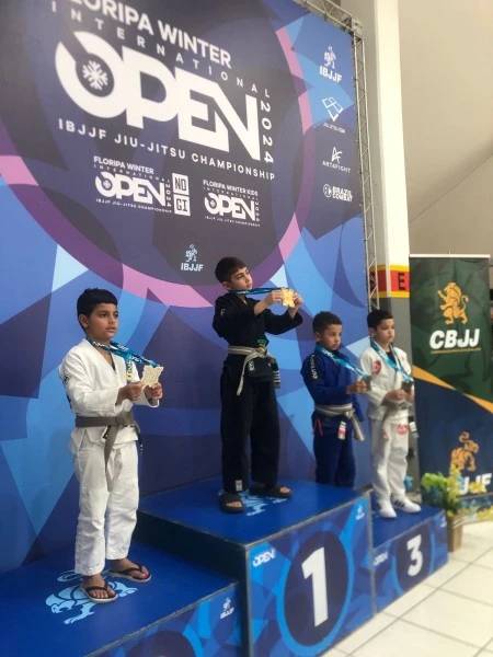 Menino prodígio: criciumense de 7 anos se destaca no jiu-jítsu e soma 23 medalhas em 24 competições — foto 1