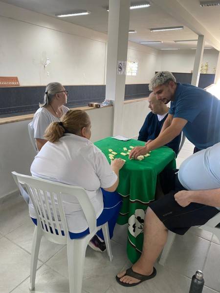 Alunos da Apae de Cocal do Sul vivenciam experiências enriquecedoras no Centro Dia do Idoso — foto 5