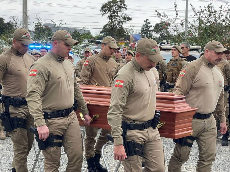 PM faz última homenagem ao policial que morreu em Criciúma — foto 6