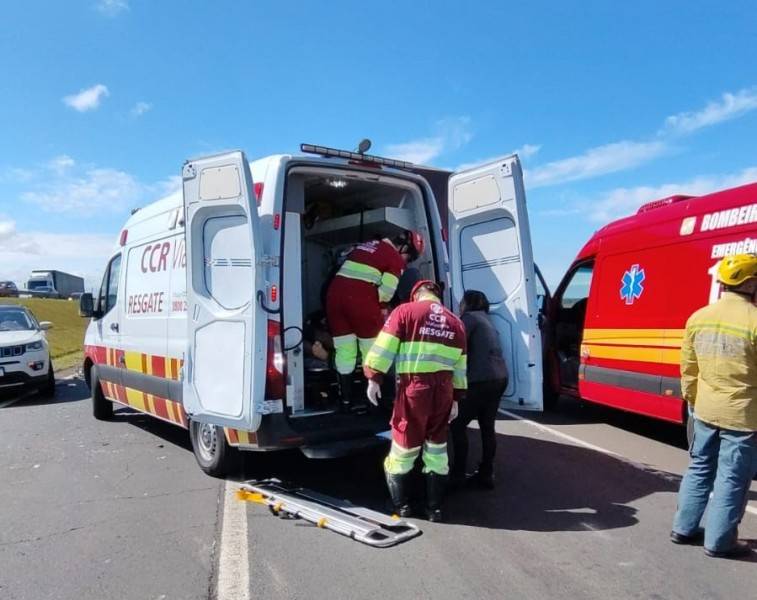 Araranguá: engavetamento deixa motorista gravemente ferido e provoca interdição da BR-101 — foto 3