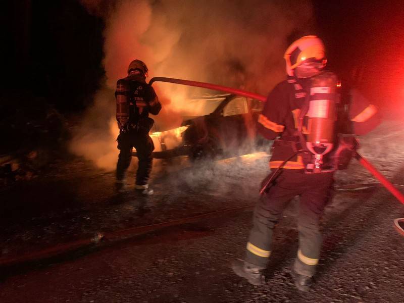 Homem tem carro incendiado após ser vítima de roubo em Criciúma — foto 1