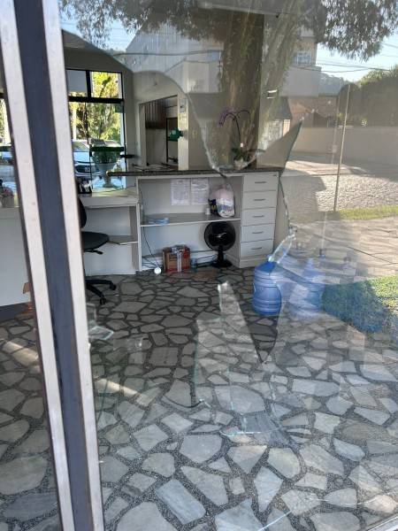 Fachada da Prefeitura de Urussanga é vandalizada e autoridades buscam identificar responsáveis — foto 1