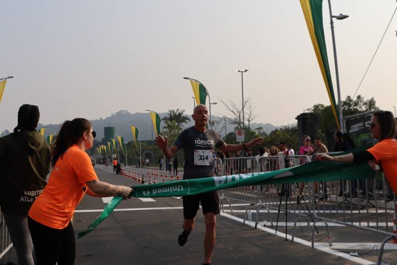 Cerca de mil atletas participam da etapa de Criciúma do Circuito de Corridas Unimed — foto 1