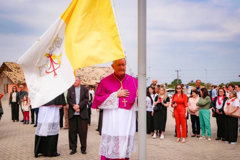 Santuário de Içara: fiéis recebem anúncio de elevação à Basílica Menor — foto 2