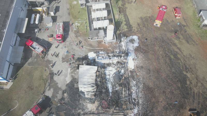 Criciúma: imagens aéreas mostram destruição de incêndio em indústria — foto 4
