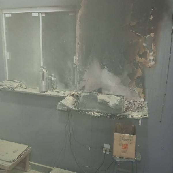 Incêndio causa danos em edificação comercial de Içara — foto 2