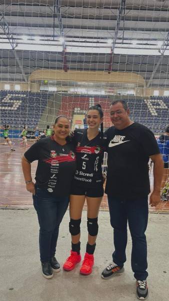 Atleta de Criciúma é convocada para a Seleção Paranaense de Voleibol — foto 2