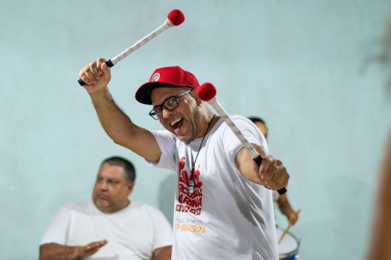 Projeto promove oficinas de percussão e rodas de conversa sobre ritmos afro-brasileiros em Imbituba — foto 1