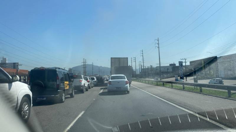 Obras causam congestionamento na BR-101 em Tubarão — foto 1