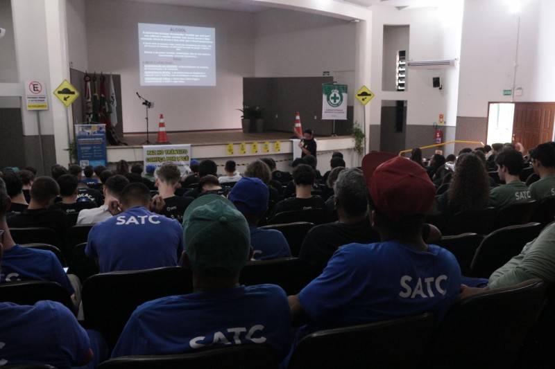 Semana Nacional do Trânsito reúne alunos e colaboradores para momento de conscientização em Criciúma — foto 1