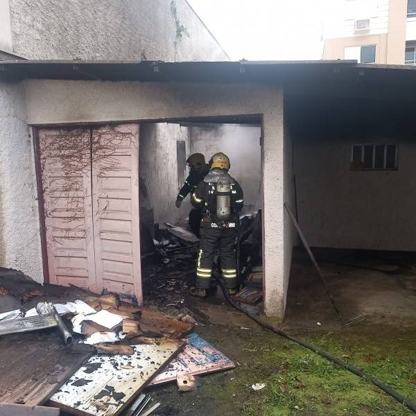 Depósito comercial é destruído por incêndio em Içara — foto 2