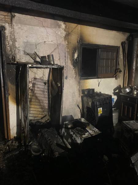 Casa é destruída por incêndio em Balneário Arroio do Silva — foto 1