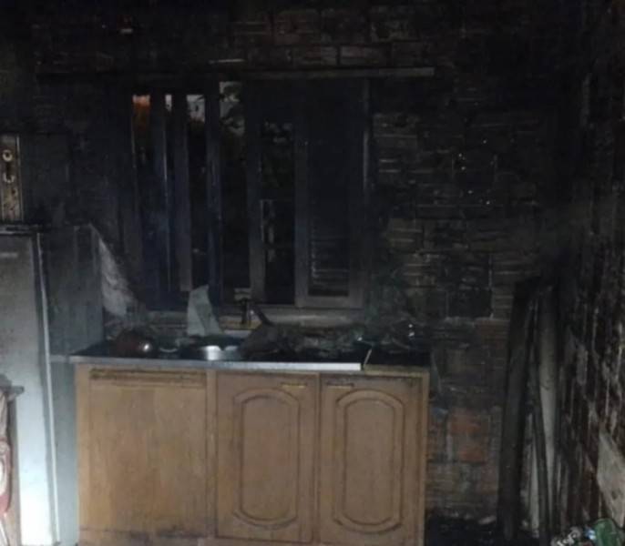Corpo de Bombeiros combate incêndio em casa em Lauro Müller — foto 1