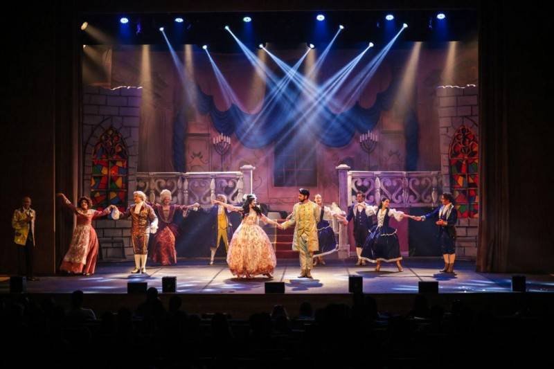 Teatro Elias Angeloni recebe espetáculo musical A Bela e a Fera em Criciúma — foto 1