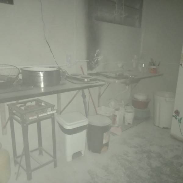 Resistência elétrica para aquecimento de água provoca incêndio em Criciúma — foto 1