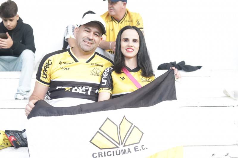 Com mais de 12 mil pessoas, torcida do Criciúma comemora vitória contra Atlético-GO — foto 1