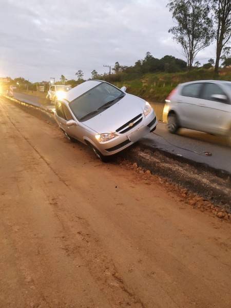 Jaguaruna: saída de pista é registrada na BR-101 — foto 3