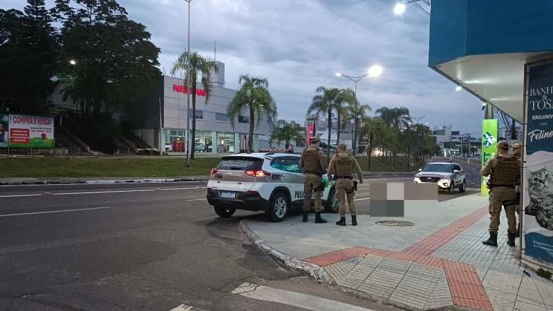 Idosa morre atropelada por carro no Centro de Criciúma — foto 1