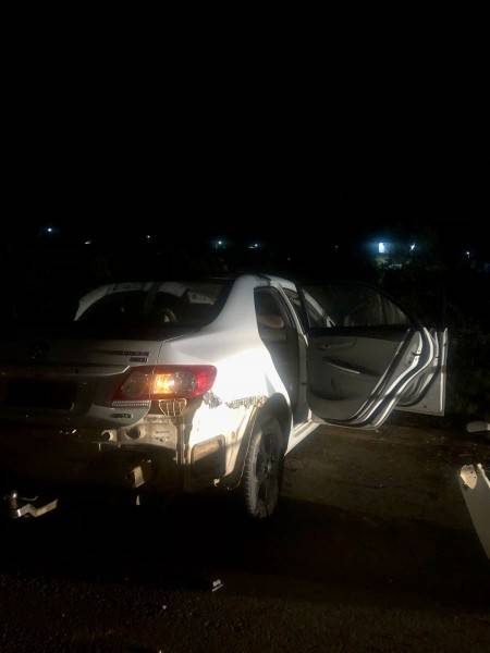 Saída de pista deixa duas pessoas feridas na BR-101 em Sangão — foto 3