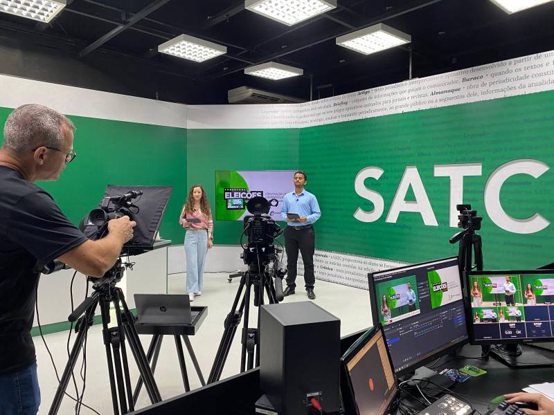 Ensinamentos em prática: alunos da Graduação e Técnico da Satc participam de cobertura das eleições — foto 1