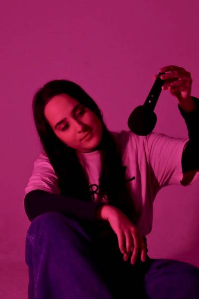 Entre acordes e aulas, Vitória Daitx transforma paixão em música — foto 1