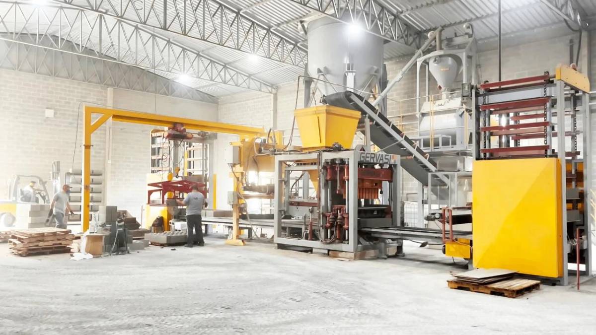 Fabricante de máquinas de blocos e automação industrial expõe na CasaPronta e busca profissionais — foto 2
