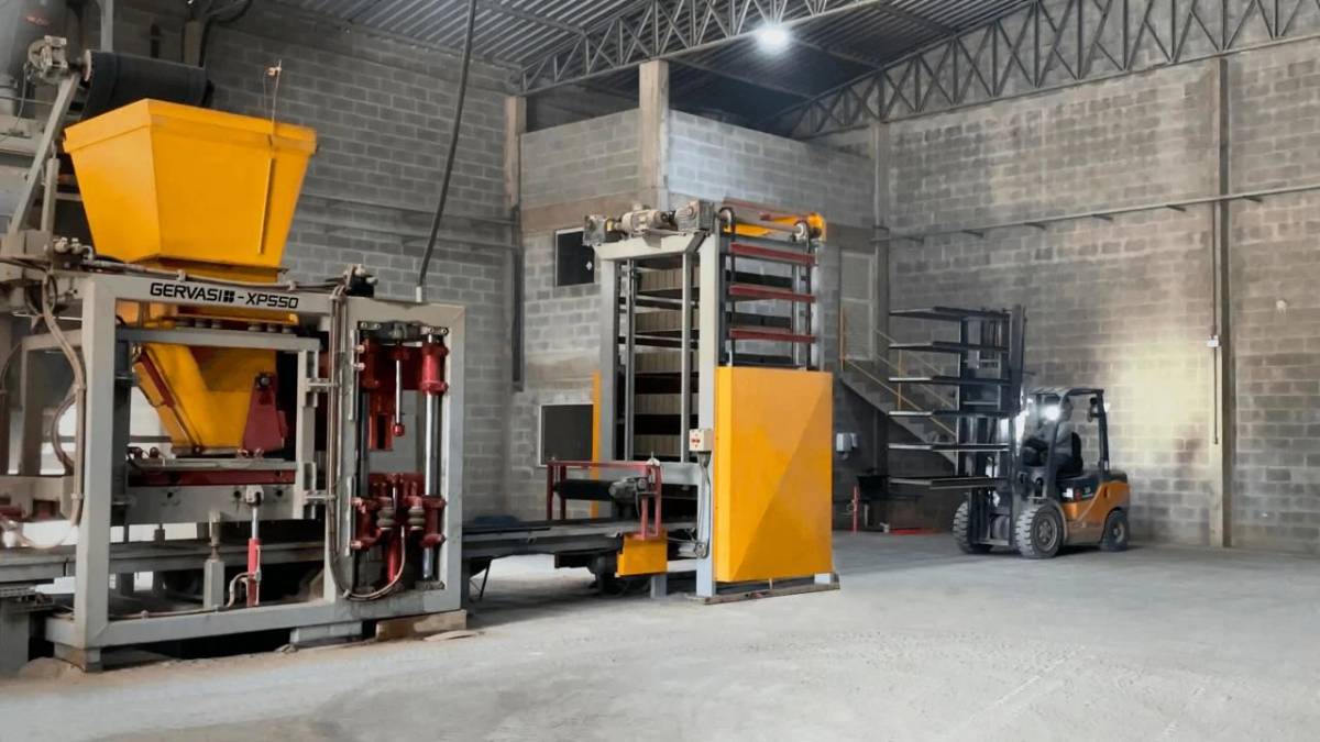 Fabricante de máquinas de blocos e automação industrial expõe na CasaPronta e busca profissionais — foto 4