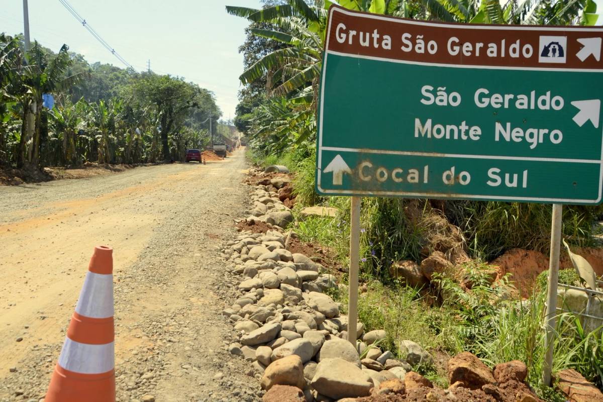 Obras de tubulação de gás alteram trânsito em Siderópolis — foto 1