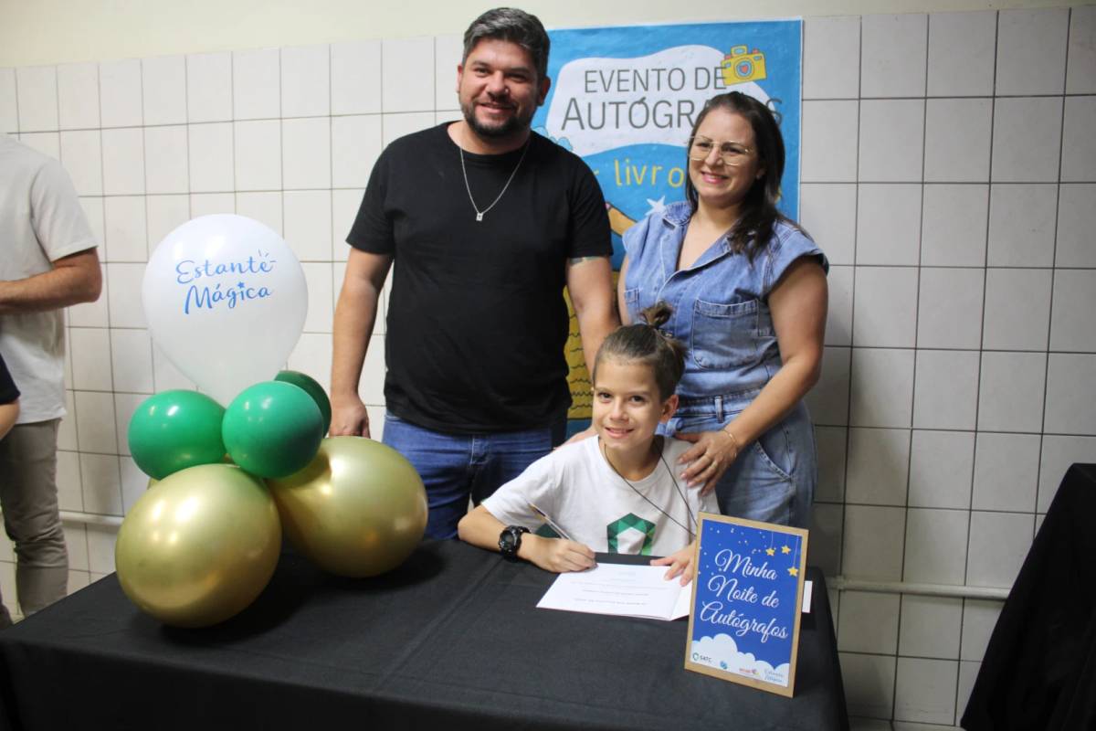 Noite de autógrafos marca lançamento de produções autorias de alunos do Colégio Satc — foto 5