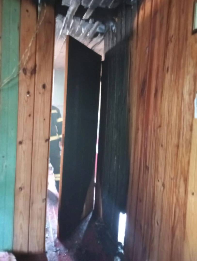 Incêndio em residência é controlado por moradores de Turvo — foto 1
