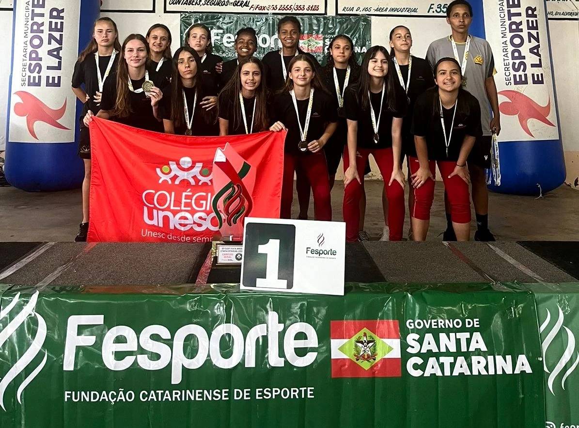 Equipe feminina de futebol do Colégio Unesc é bi-campeã estadual — foto 1