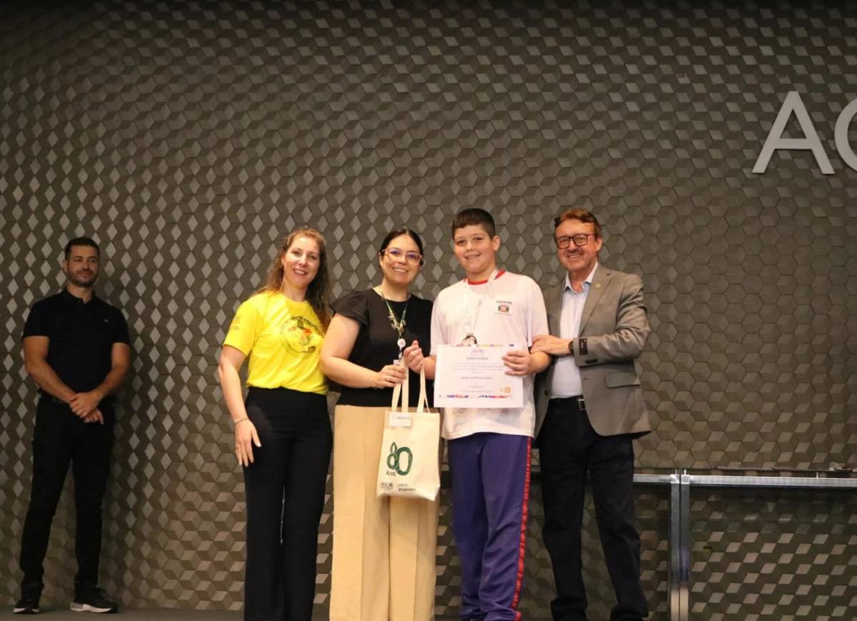Vencedores do Prêmio Acic de Língua Portuguesa recebem as medalhas da primeira edição — foto 2