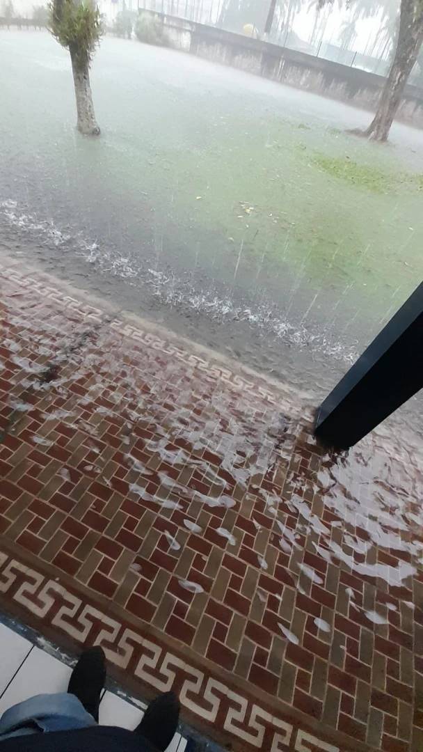 Chuva intensa deixa ruas alagadas, salas de aula inundadas e causa outros transtornos em Timbé do Sul — foto 1