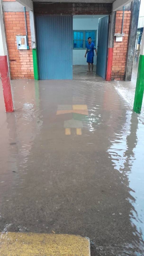 Chuva intensa deixa ruas alagadas, salas de aula inundadas e causa outros transtornos em Timbé do Sul — foto 2
