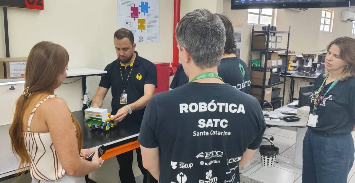 Equipe de Robótica da Satc participa de visita técnica na empresa Tecnnic — foto 1