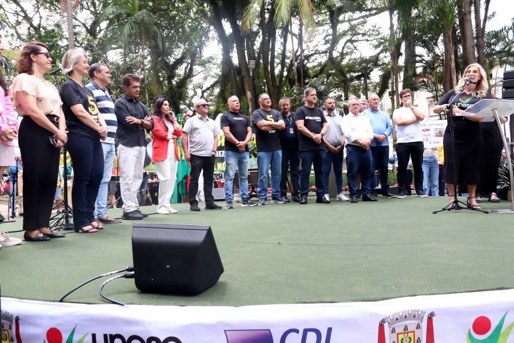 Unesc dá nova cara para a Praça Nereu Ramos e celebra momento com a comunidade — foto 9