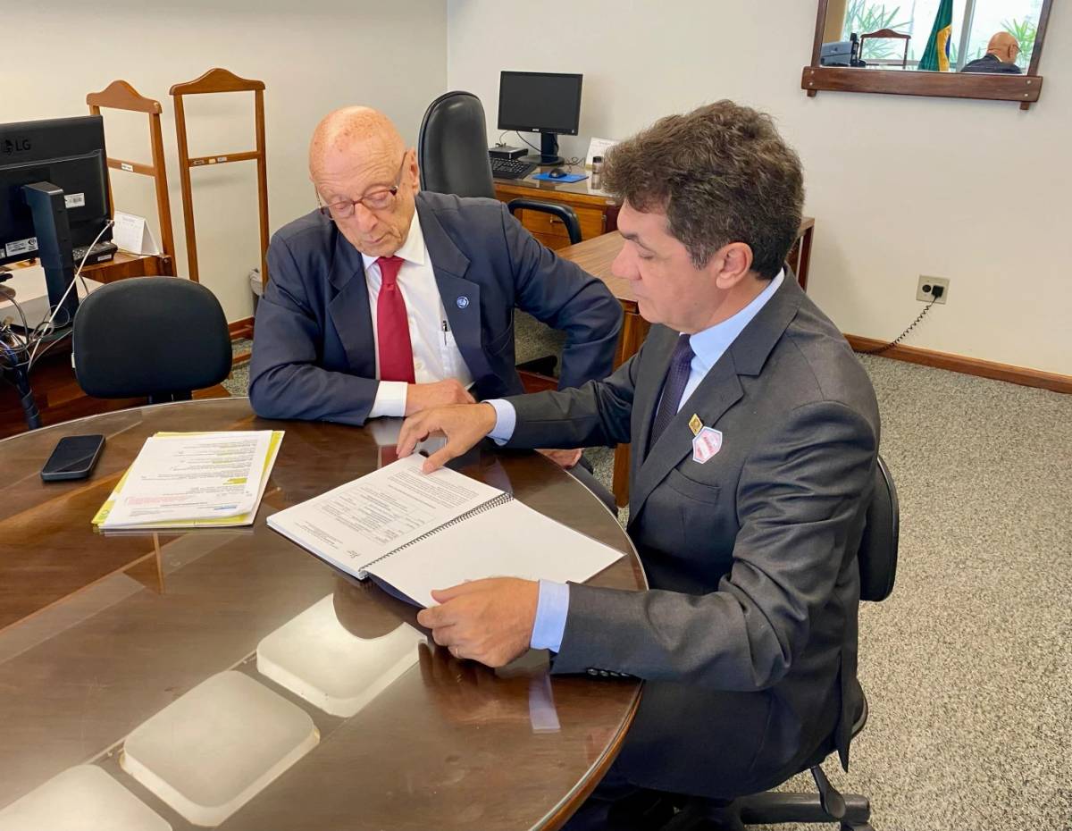 Em Brasília, Salvaro trata sobre casas militares da Praça do Congresso — foto 2