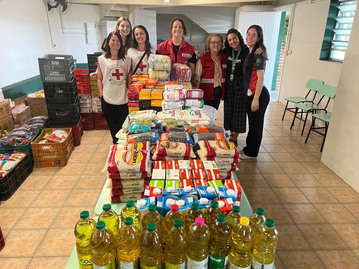 Alunos do Colégio Satc arrecadam mais de 1,2 tonelada de alimentos para a Cruz Vermelha — foto 2