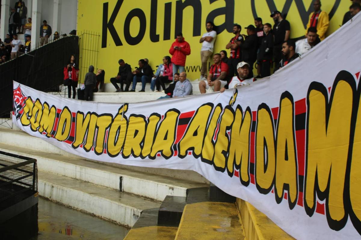 Torcedores do Leão da Barra comparecem no Majestoso e comemoram vitória contra o Criciúma — foto 1