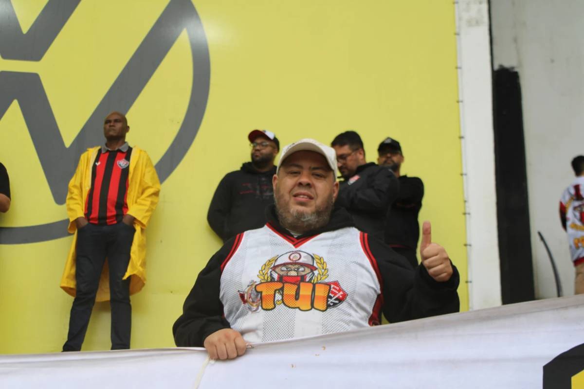 Torcedores do Leão da Barra comparecem no Majestoso e comemoram vitória contra o Criciúma — foto 2