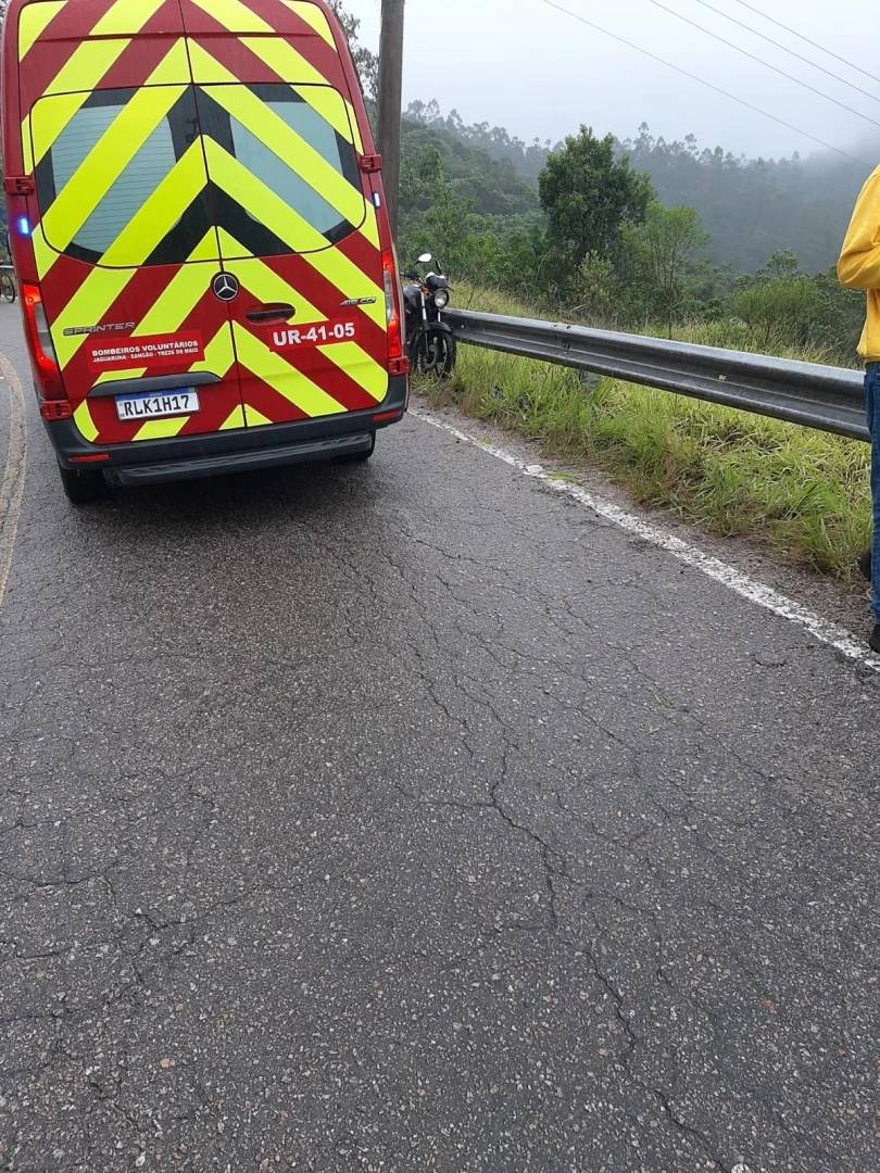 Motociclista fica ferido após sofrer queda em Treze de Maio — foto 2