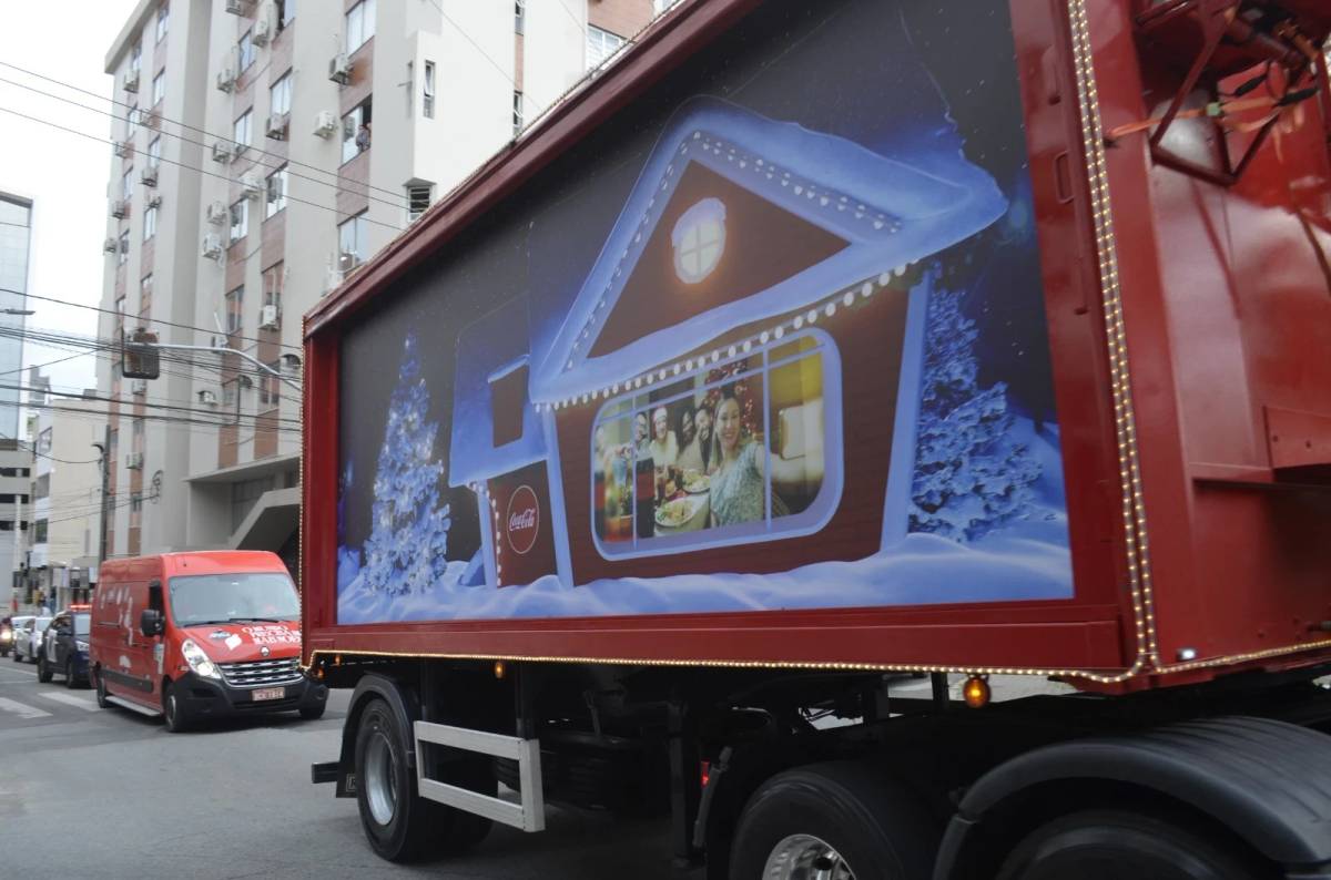 Caravana de Natal Coca-Cola passa por Tubarão — foto 1