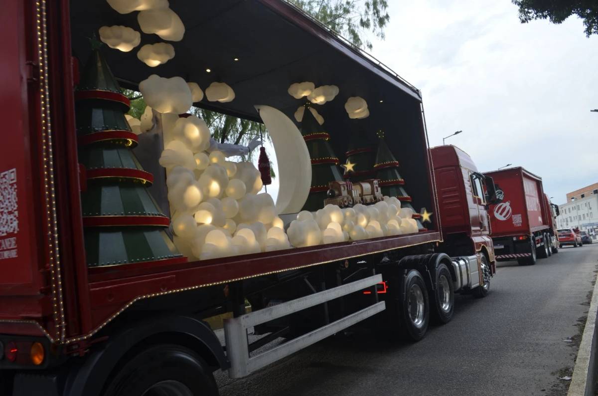 Caravana de Natal Coca-Cola passa por Tubarão — foto 2
