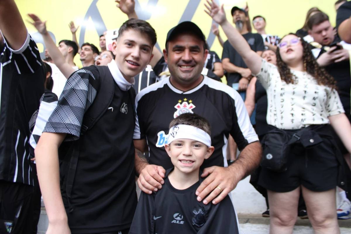 Torcida corinthiana comparece em peso no HH e celebra vitória contra o Criciúma — foto 2