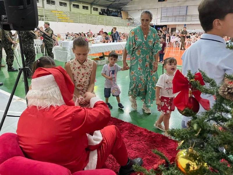 Festa de Natal da Apae celebra solidariedade e união em Cocal do Sul — foto 1