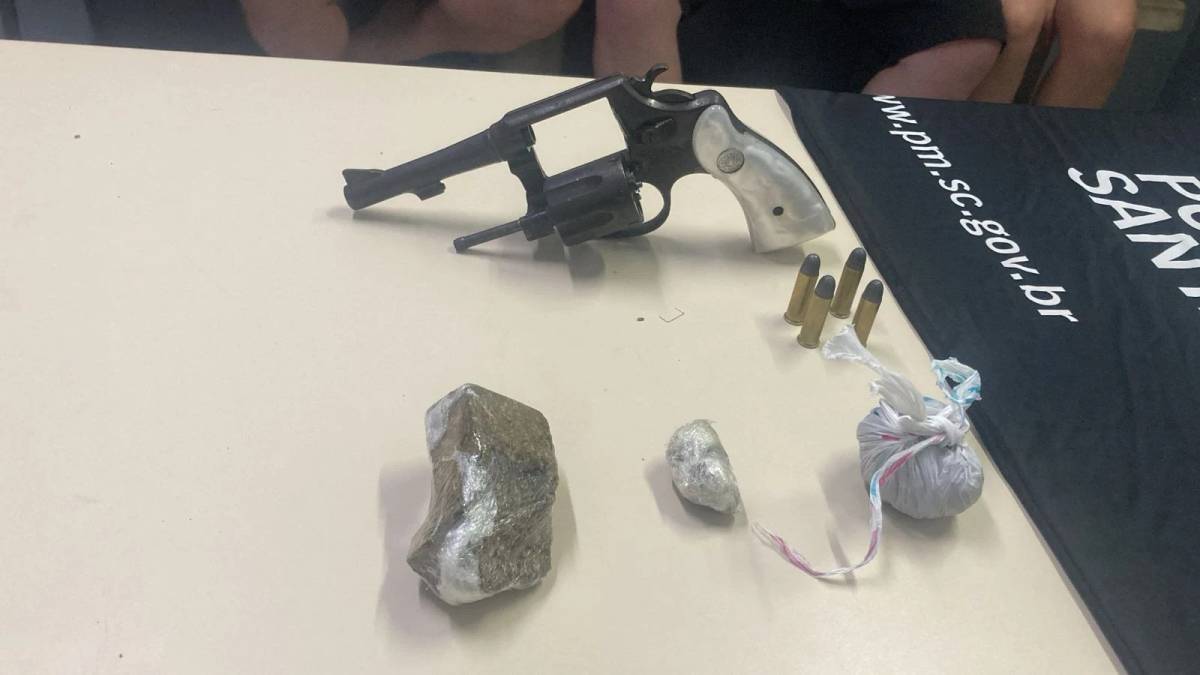 Trio é preso por tráfico de drogas e posse ilegal de arma em Criciúma — foto 1